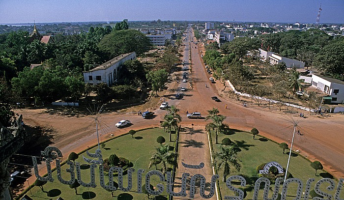 Blick vom Patou Say: Avenue Lane Xang Vientiane