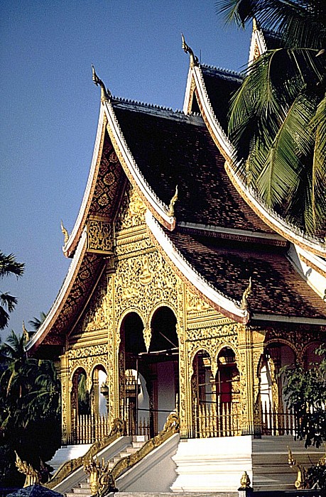 Luang Prabang Pha Bang Tempel im Park des Königspalastes