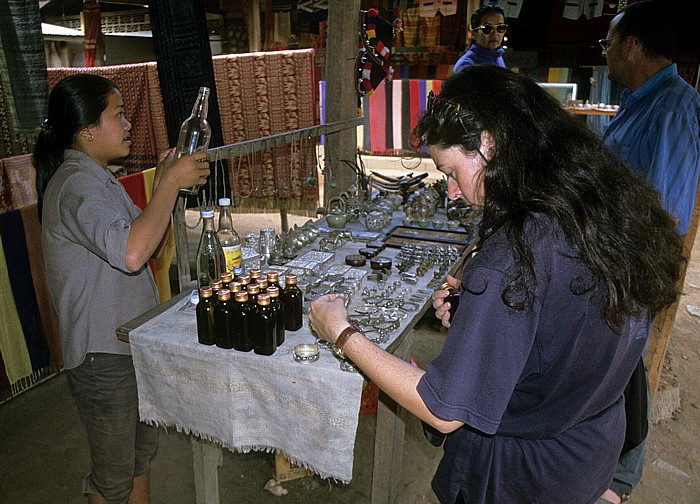 Mekong Whisky-Dorf: Verkaufsstand