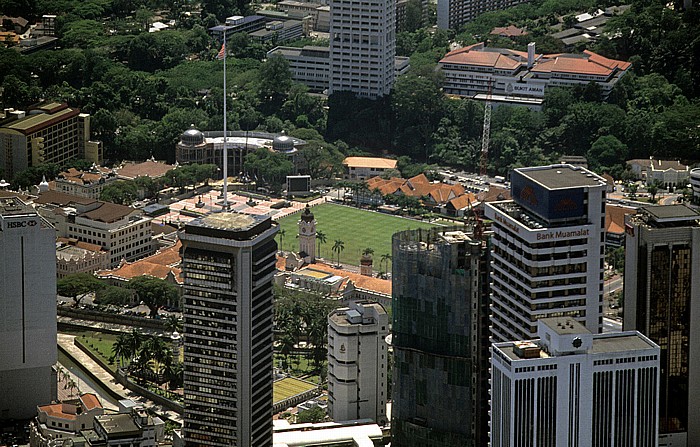 Blick vom Kuala Lumpur Tower Datarang Merdeka Fahnenmast Selangor Club Sultan Abdul Samad Building