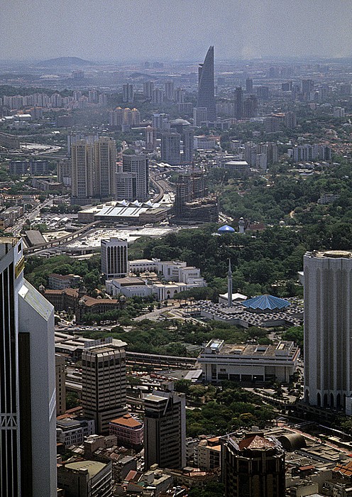 Blick vom Kuala Lumpur Tower Dayabumi-Komplex Grand Central Station Menara Maybank Menara Telekom Nationalmoschee Nationalmuseum