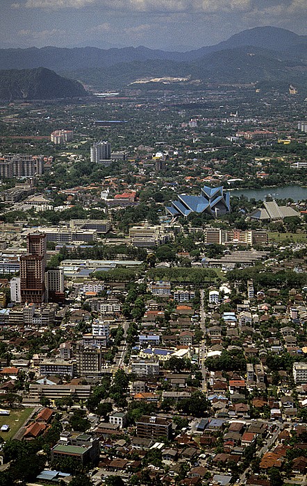 Blick vom Kuala Lumpur Tower Istana Budaya Tasik Titiwangsa