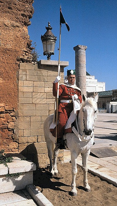 Wächter vor dem Mausoleum Mohammed V Rabat