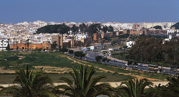 Rabat Blick auf die Medina von Salé mit der Stadtmauer