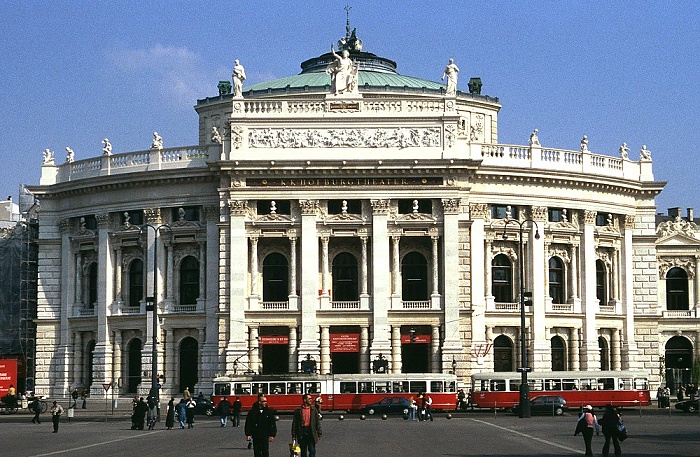 Innere Stadt: Wiener Ringstraße (Universitätsring) - Burgtheater Wien 2003