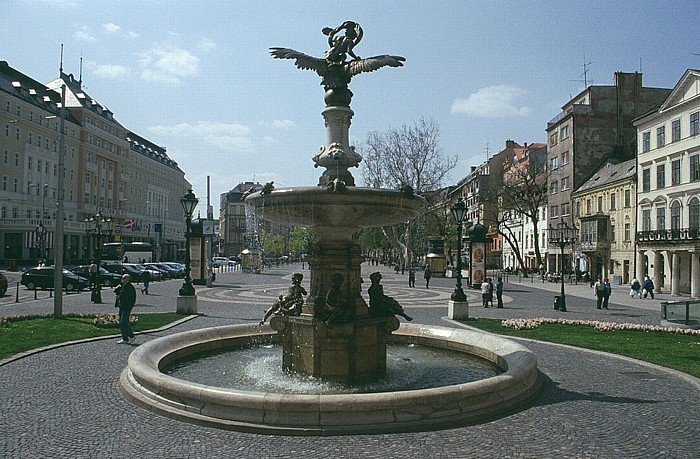 Brunnen vor dem Slowakischen Nationaltheater auf dem Hviezdoslav-Platz Bratislava