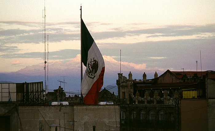 Blick vom Hotel Canadá: Flaggenmast Mexiko-Stadt