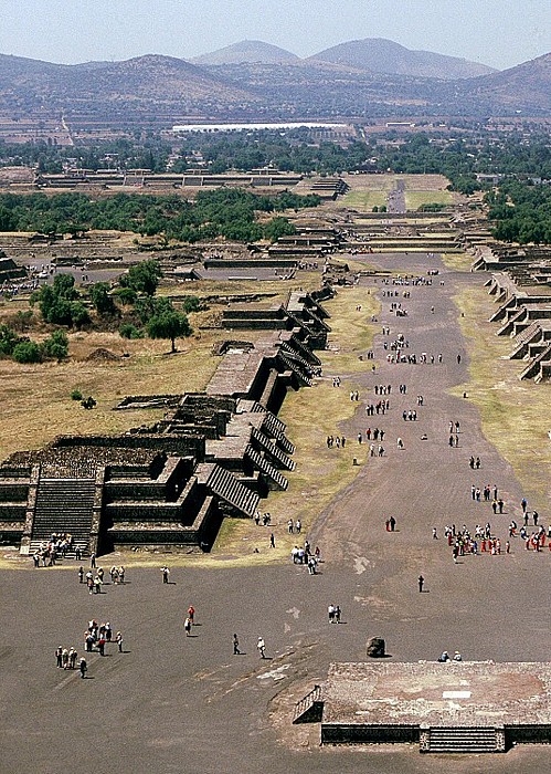 Teotihuacán Blick von der Mondpyramide: Mondplatz und Straße der Toten