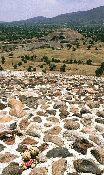 Teotihuacán Blick von der Sonnenpyramide: Mondpyramide