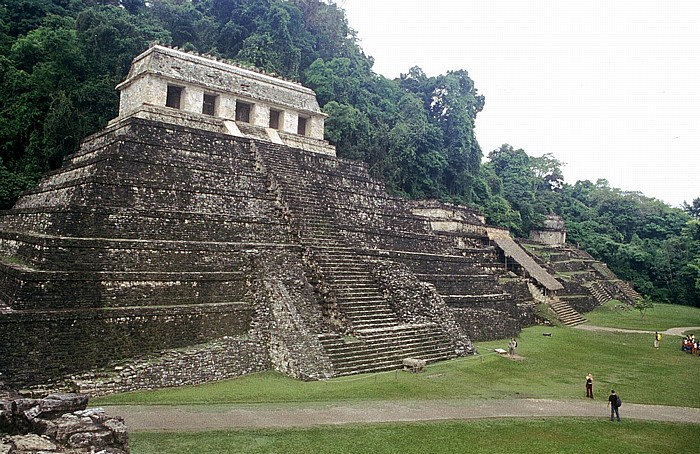 V.l.: Tempel der Inschriften, Tempel XIII, Totenkopf-Tempel Palenque