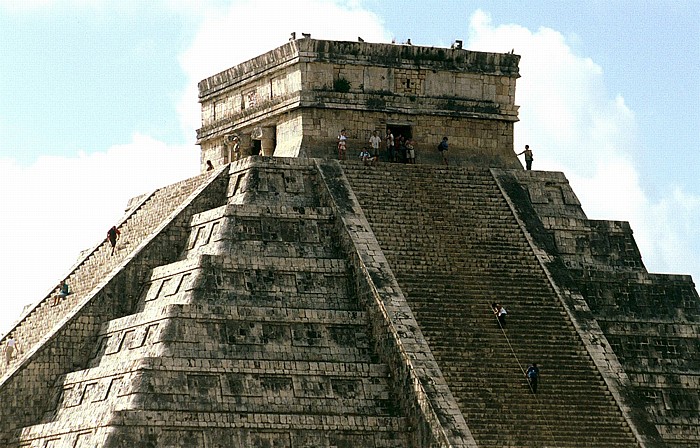 Tempel des Kukulkán auf der Spitze der Kukulkán-Pyramide Chichén Itzá