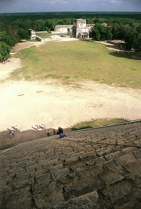 Kukulkán-Pyramide: Westlicher Treppenaufgang Chichén Itzá