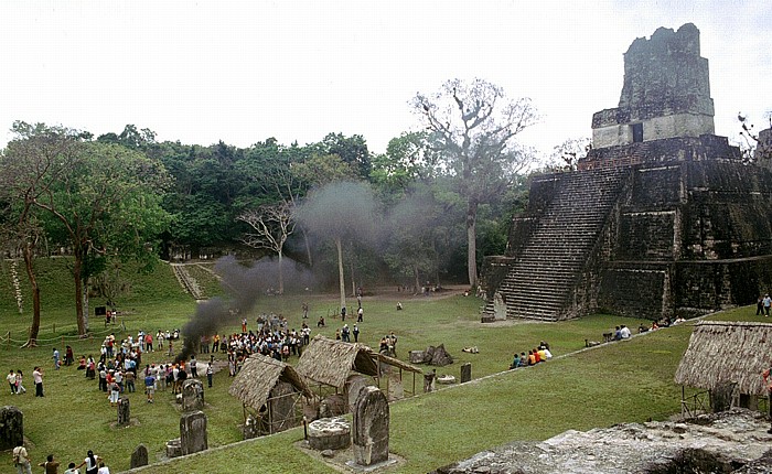 Große Plaza, Tempel I Tikal