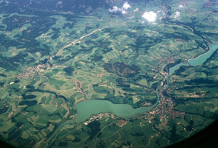 Bayern - Landkreis Ostallgäu (unten) / Landkreis Weilheim-Schongau Lechstausee Urspring Premer Lechsee Luftbild aerial photo