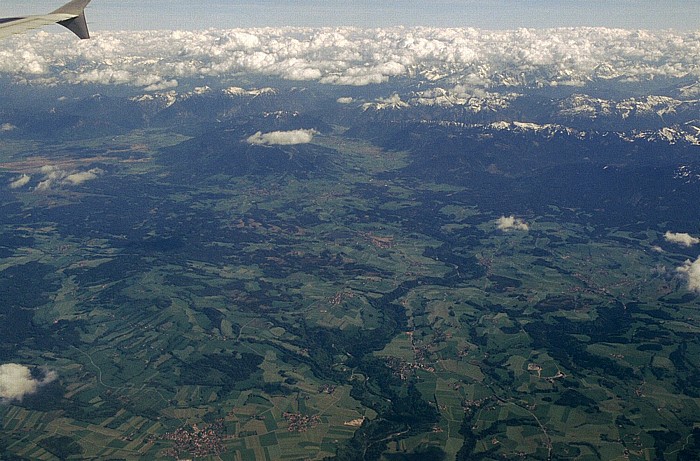 Bayern - Landkreis Weilheim-Schongau (unten) / Landkreis Ostallgäu (oben) Luftbild aerial photo