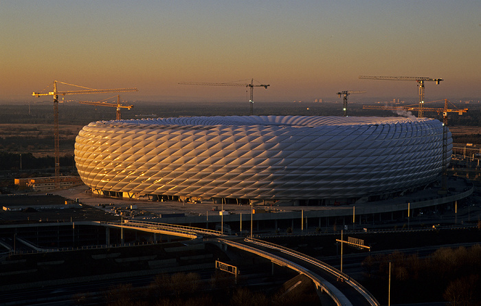 Blick vom Fröttmaninger Berg: Allianz Arena München 2005