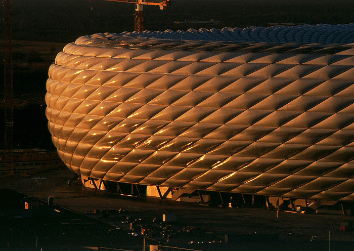 Blick vom Fröttmaninger Berg: Allianz Arena München