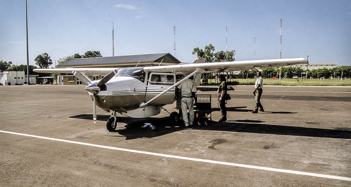 Maun Flughafen: Cessna 206