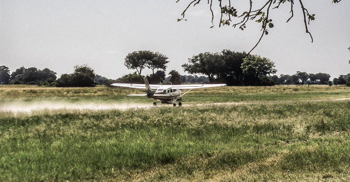 Kwara-Flugfeld: Start der Cessna 206 Okavango-Delta