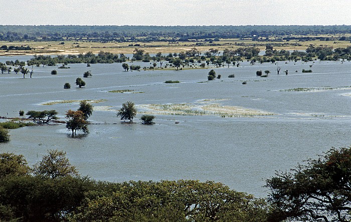 Okavango als Grenzfluss zwischen Nambia und Angola Rundu