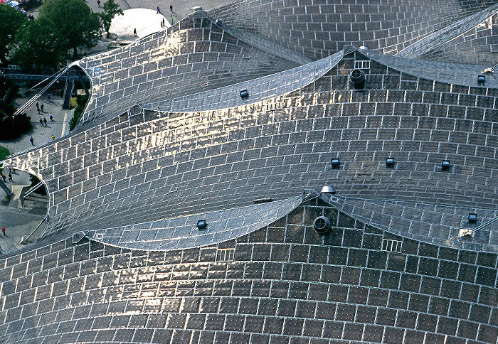 Blick vom Olympiaturm: Dach der Olympiahalle München