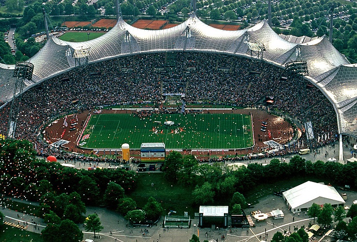 München Blick vom Olympiaturm: Olympiastadion FC Bayern München