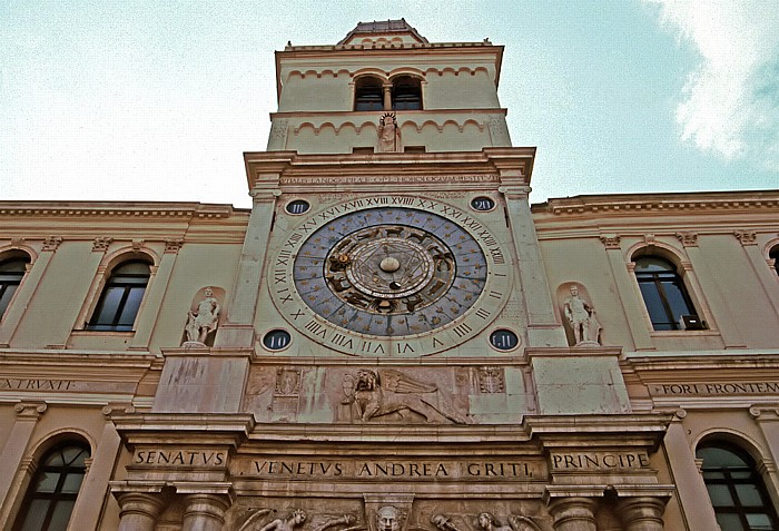 Padua Uhrturm des Palazzo del Capitanio
