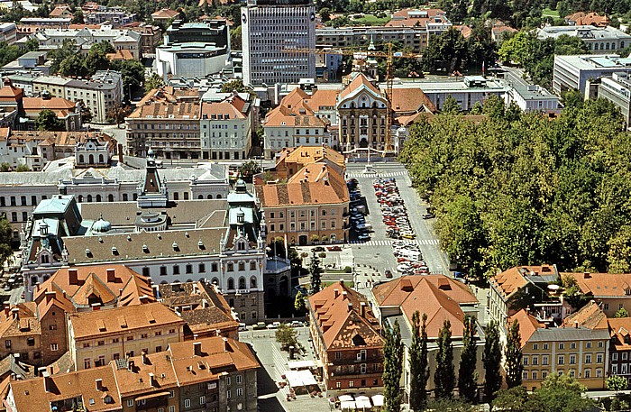 Ljubljana Blick von der Burg in Richtung Westen: Kongressplatz Dreifaltigkeitssäule Slowenische Philharmonie Universität Ursulinenkirche/Dreifaltigkeitskirche