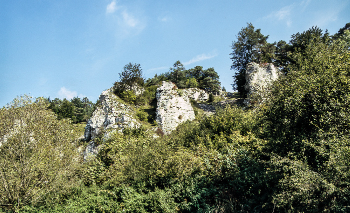 Naturschutzgebiet Juratrockenhang mit der Felsgruppe Zwölf Apostel Altmühltal