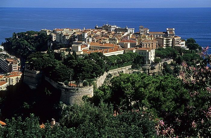 Monaco Blick vom Exotischen Garten: Schlosshügel Exotischer Garten Fürstlicher Palast Kathedrale Ozeanografisches Museum