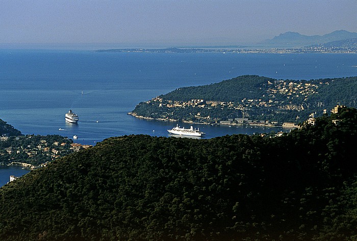 Bucht von Villefranche-sur-Mer, dahinter Mont Boron Èze