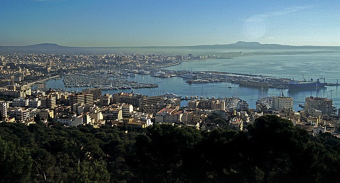 Blick vom Castell de Bellver: Hafen Palma de Mallorca