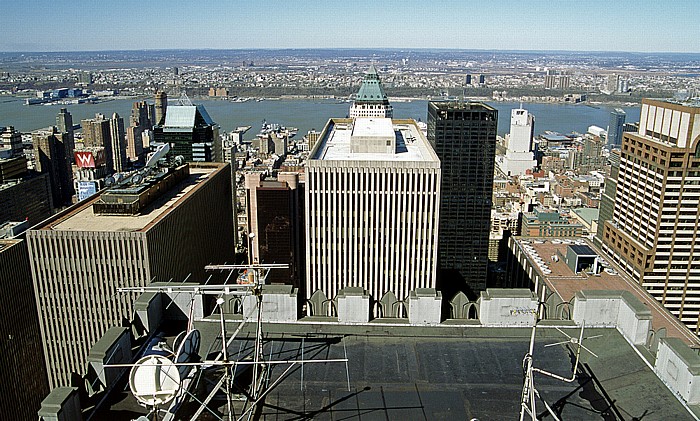 New York City Blick vom Rockefeller Center Top Of The Rock 1221 Avenue of the Americas (McGraw-Hill Building) 1271 Avenue of the Americas (Time&Life Building) Hudson River The Equitable Tower Worldwide Plaza