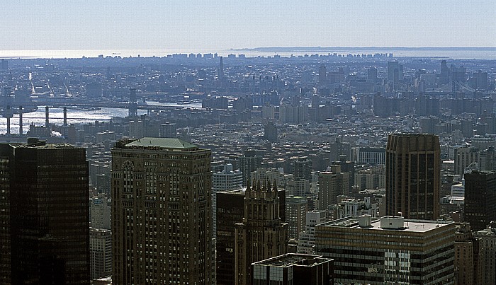 New York City Blick vom Rockefeller Center Top Of The Rock Brooklyn East River East Village Lower East Side Manhattan Manhattan Bridge Midtown Staten Island Williamsburg Bridge