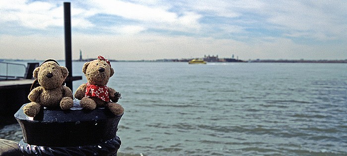 New York City Battery Park: Teddy und Teddine Ellis Island Freiheitsstatue Liberty Island Upper Bay