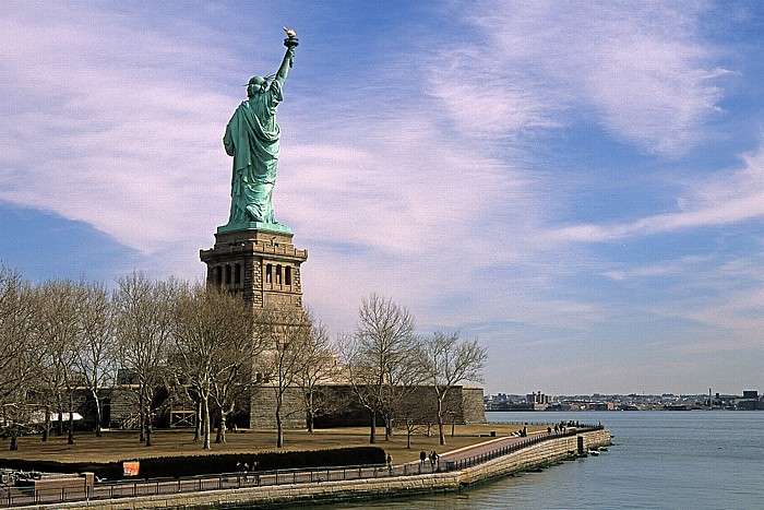 New York City Liberty Island mit der Freiheitsstatue Brooklyn Upper Bay