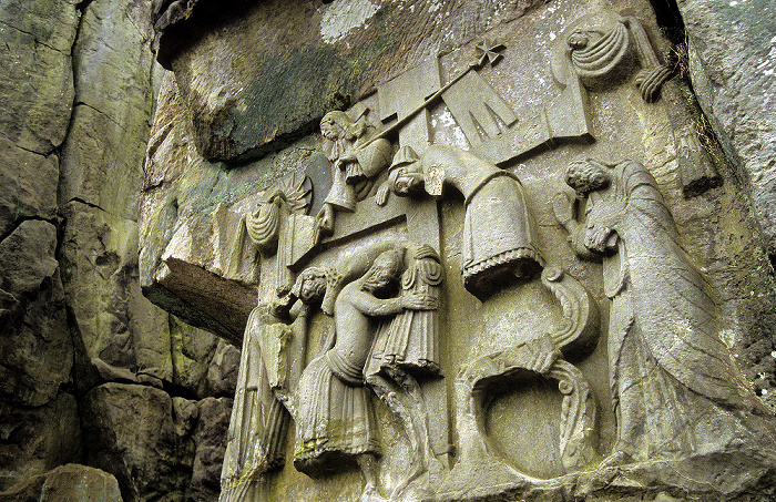 Horn-Bad Meinberg Externsteine: Relief mit der Kreuzabnahme Christi