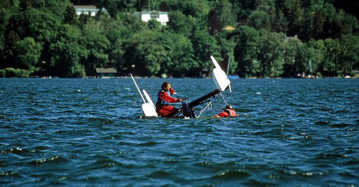 Starnberger See Katamaran (nach dem Kentern)