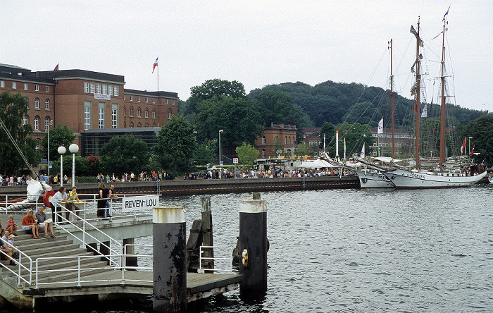 Kiel Links im Hintergrund das Landeshaus