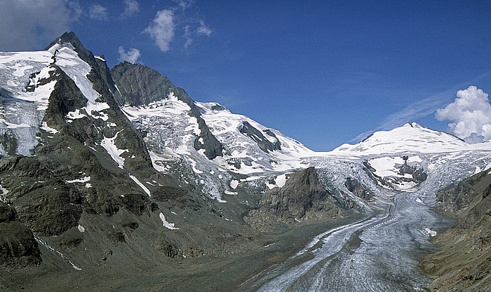 Links Großglockner und Glocknerwand, rechts der Johannisberg, davor die Pasterze Franz-Josefs-Höhe