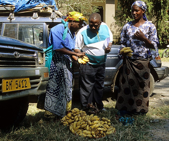 Tukuyu Boma (Distriktverwaltung): Bananenverkäuferinnen