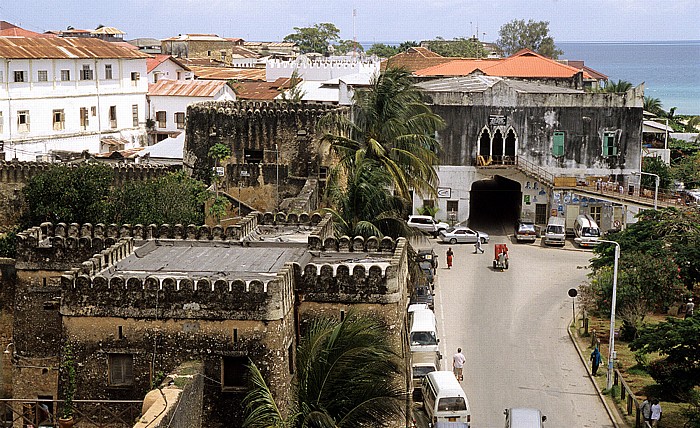 Zanzibar Town Blick vom House of Wonders (Beit el Ajaib) Arabisches Fort Orphanage