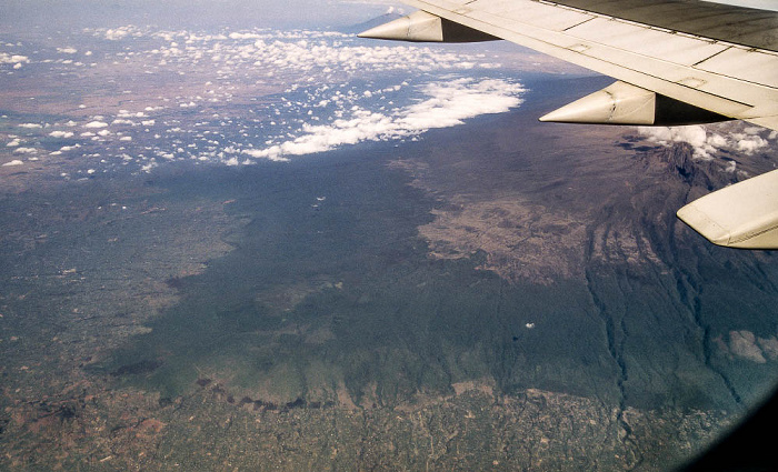 Tansania Kilimandscharo (rechts) Luftbild aerial photo
