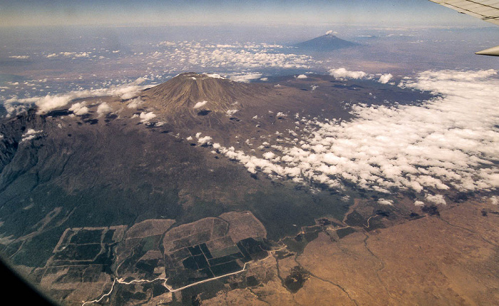 Tansania Kilimandscharo Mount Meru Luftbild aerial photo