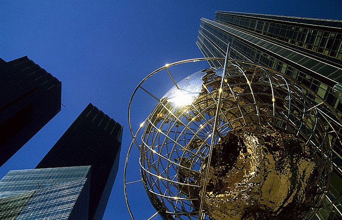 New York City Columbus Circle: Time Warner Center (links) und Trump International Hotel & Tower Trump International Hotel and Tower