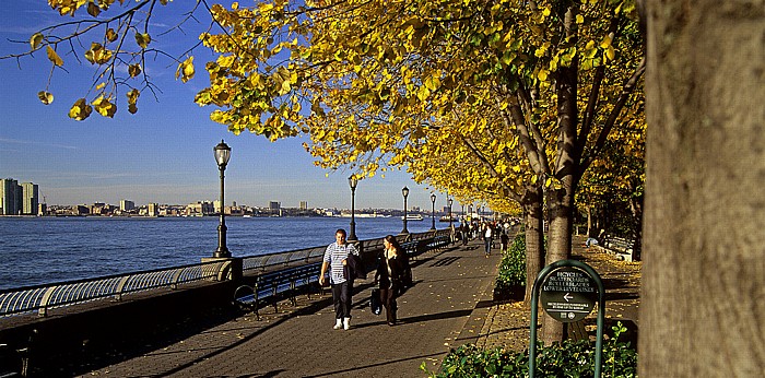 New York City Battery Park City: Hudson River Esplanade