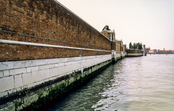 Lagune von Venedig mit der Isola di San Michele - Umfassungsmauer Venedig