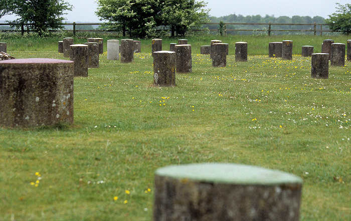 Betonpoller zur Markierung der ehem. Holzpfähle Woodhenge