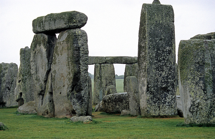 Äußerer Kreis aus Pfeilersteinen, die von Decksteinen überbrückt werden Stonehenge