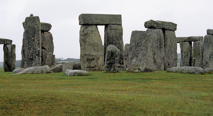 Äußerer Kreis aus Pfeilersteinen, die von Decksteinen überbrückt werden Stonehenge